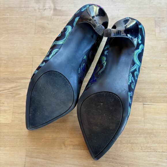 Elegant Black and Multicolor Embroidered Heels - Picture 10 of 10